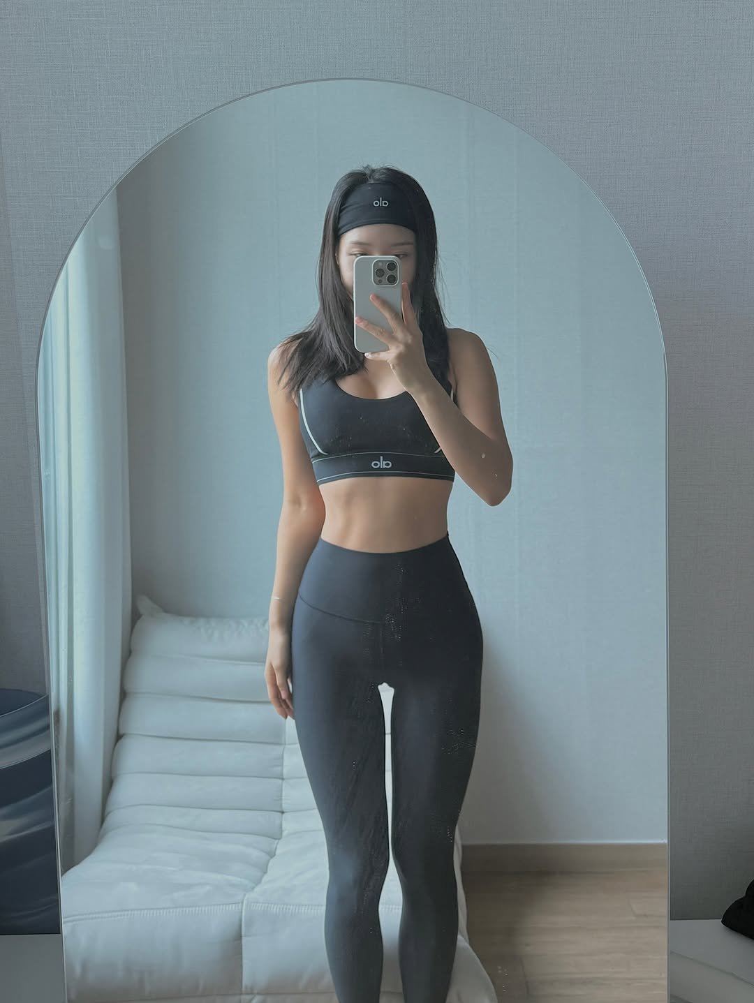 Photo by 우나스 woonas on August 21, 2025. May be an image of 1 person, activewear, sweatpants, sportswear, tights and text.