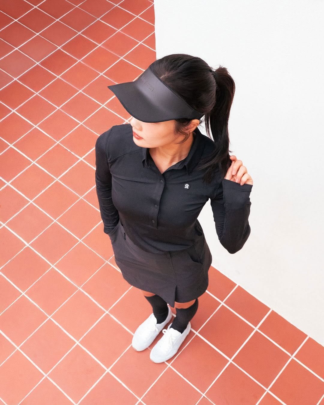 Photo shared by 우나스 woonas on October 27, 2025 tagging @lululemonkr. May be an image of golf, tennis, activewear, sportswear, racket, sports equipment and text.