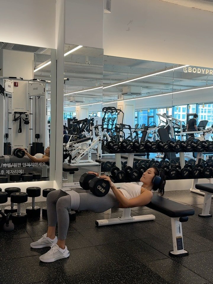 woonas 게시물 이미지: 오랜만에 무배속으로 힙루틴 피드에 올려봅니다! 🤎 운동릴스는 항상 편집된 상태로...