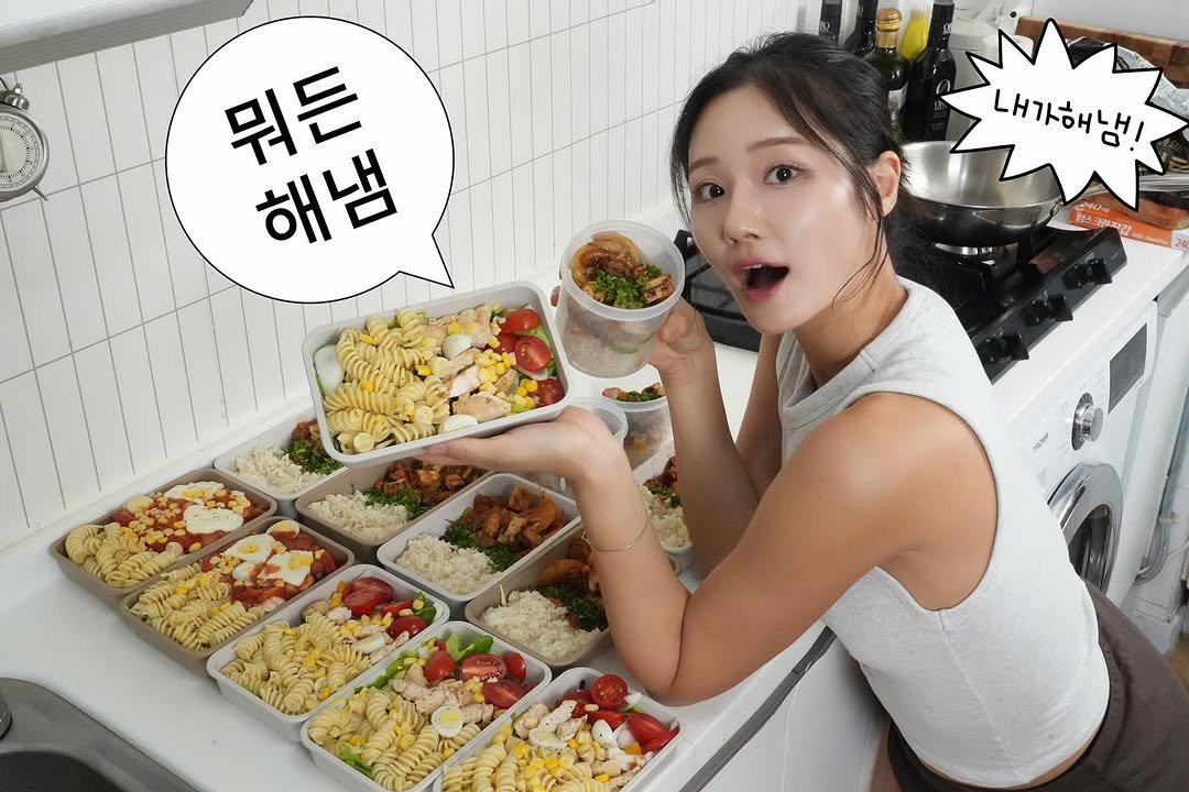 Photo by 우나스 woonas on October 09, 2025. May be an image of tofu and text that says '뭐든 해냄 내가해냄! 행스크자갈 마스크 HUN'.