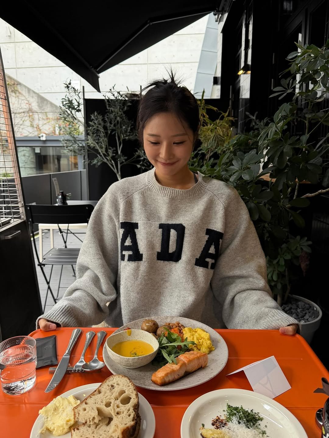 Photo by 우나스 woonas on October 28, 2025. May be an image of poached egg, toast, turtleneck and text.