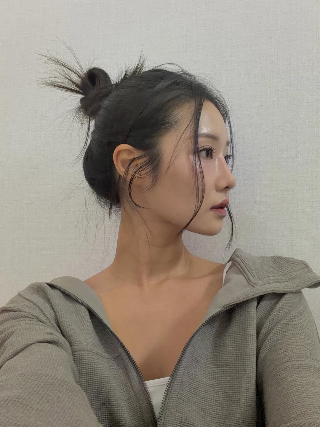 Photo by 우나스 woonas on November 07, 2025. May be a selfie of one or more people, braids and text.