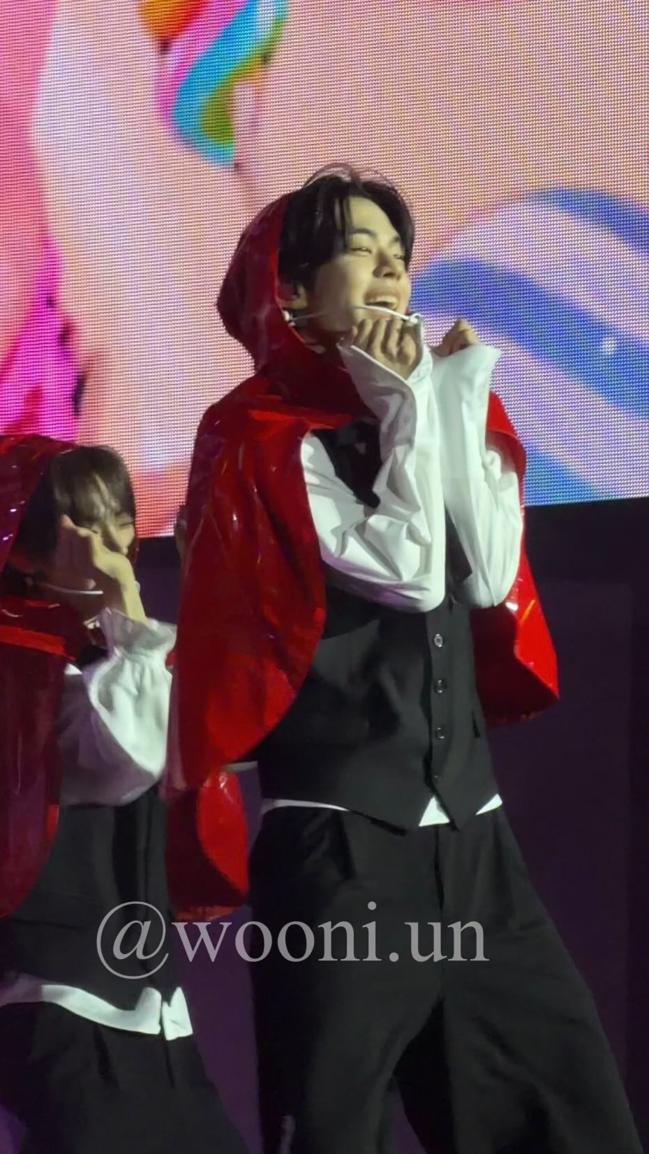 wooni.un 게시물 이미지: 도룽이 아잉 진짜실환가… 주변 여자들 다경악함

#투어스 #TWS #도훈 #DOHOON