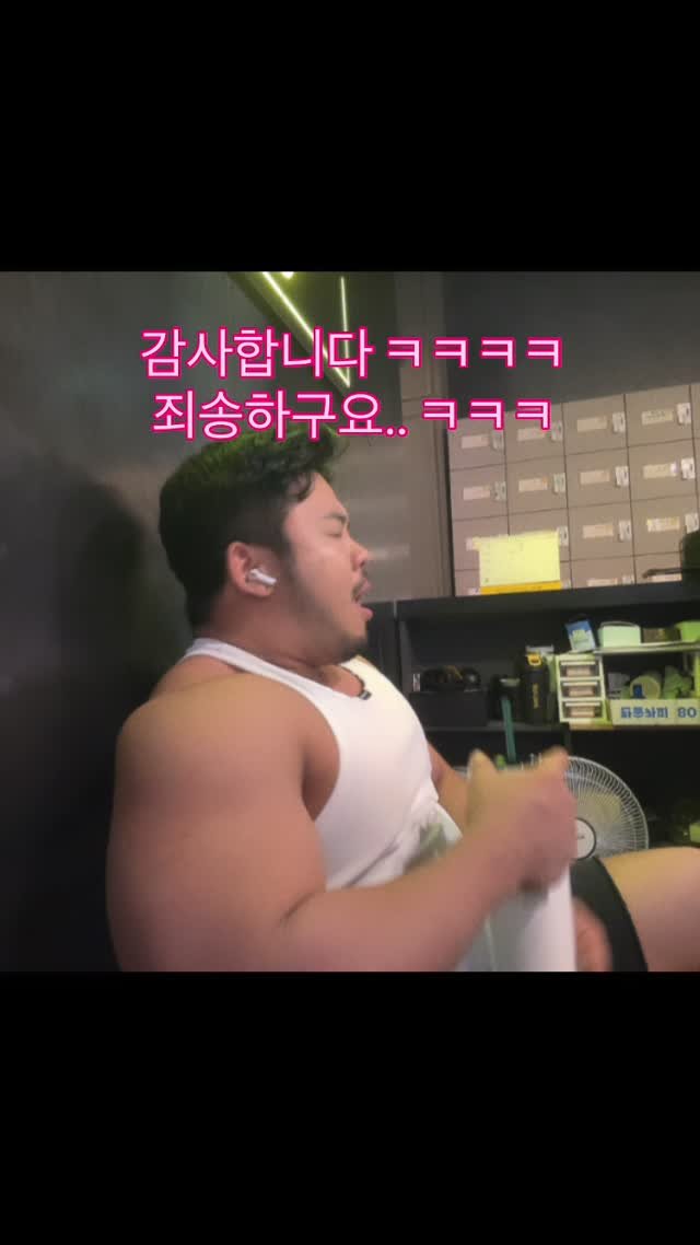 woooh_31 게시물 이미지: 노래불러봤어요 ㅋㅋ A whole new world
성대결절이라 목이 안 좋네요...