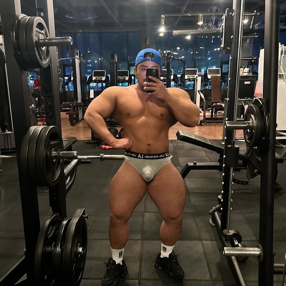 woooh_31 게시물 이미지: 즐토 타이어퍼짐이슈로 강제고립
오히려 좋아 헬스장4시간 밥먹은시간 포함하면 다섯시간...