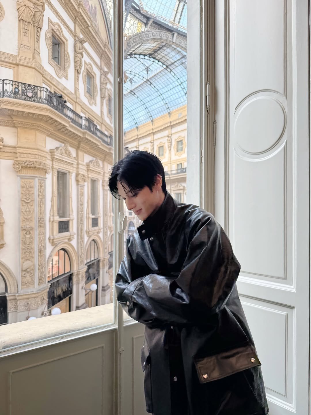 Photo by 우영 (WOOYOUNG) on February 28, 2026. May be an image of duffle coat, overcoat, parka, raincoat, turtleneck and text.