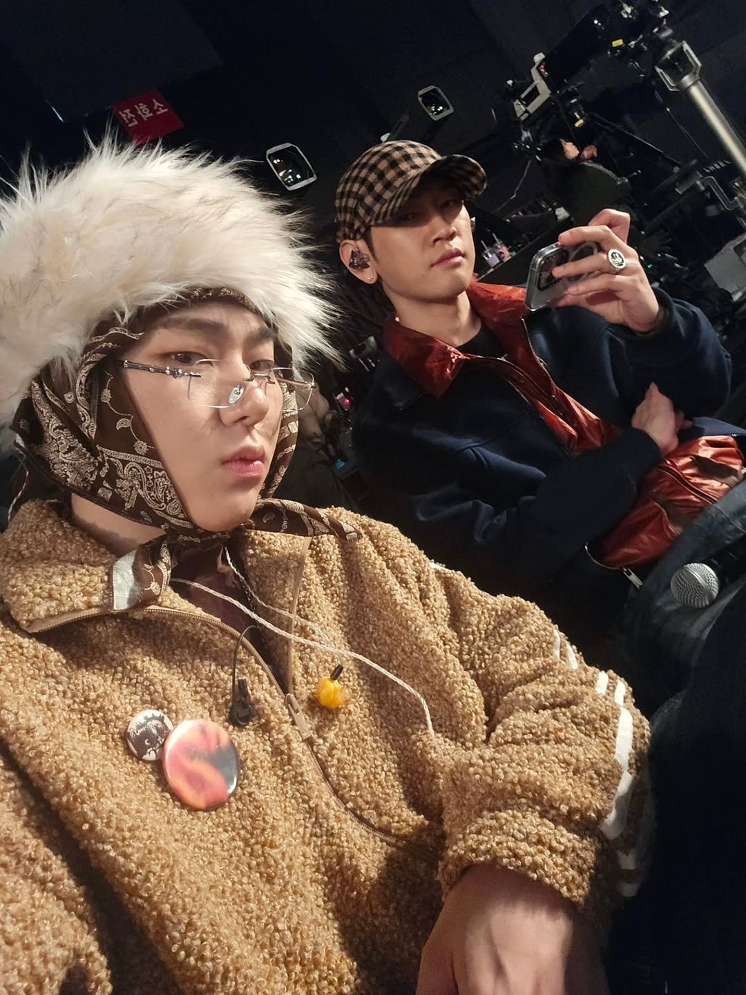 Photo by 우지호/ZICO on March 26, 2026. May be a selfie of one or more people, bangs, makeup, duffle coat, hat, costume, bolo tie, parka, top and text.