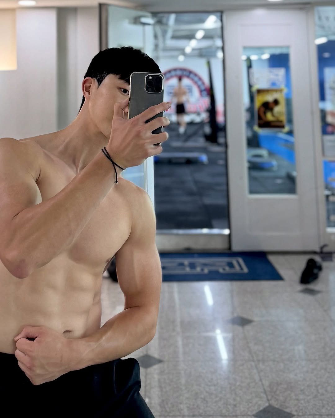 Photo by 민규 on September 07, 2025. May be an image of 1 person, biceps, body building and text.