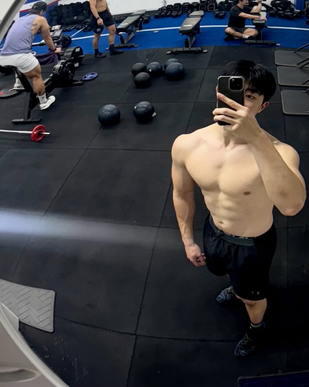 Photo by 민규 in Seoul, Korea with @f45_training_gongdeok. May be an image of one or more people, biceps, people bodybuilding and text.