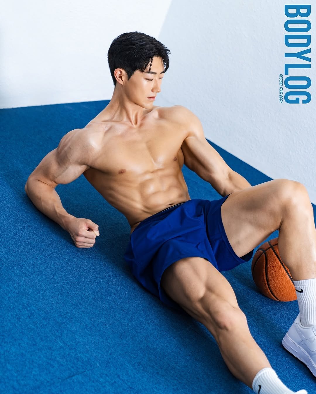 workout_minkyu 게시물 이미지: 농구 좋아하는거 어떻게 아시고
작가님께서 바로 농구공을...