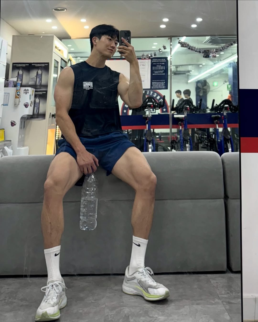 Photo by 민규 in 가로수길 Garosu-gil, Gangnam Seoul Korea with @f45_sinsa. May be an image of 5 people, biceps, activewear, sportswear, shorts, sweatpants and text.