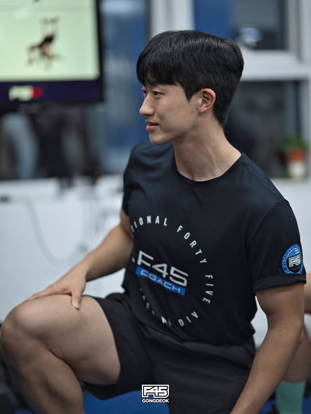 Photo shared by 민규 on October 10, 2025 tagging @f45_training_gongdeok, and @leo._.leyo. May be an image of activewear, sports equipment, sportswear and text that says 'PA G C ONAL FORTY FORTY F45 COACH FIVE ٨٠١١٧ 1 F45 GONGDEOK'.