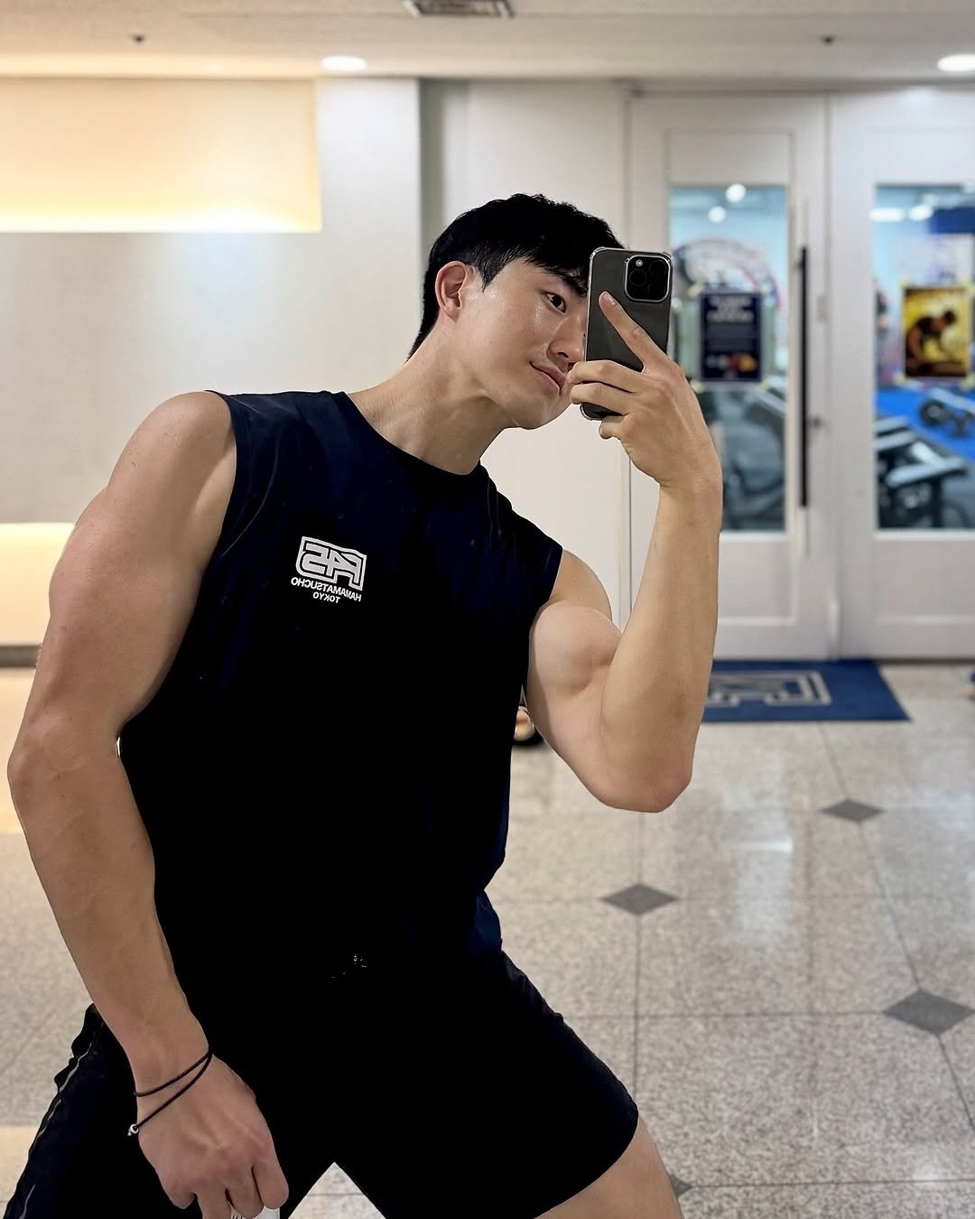 Photo shared by 민규 on September 09, 2025 tagging @f45_training_hannam, and @leo._.leyo. May be an image of 1 person, biceps, body building, activewear, tanktop, sportswear and text.