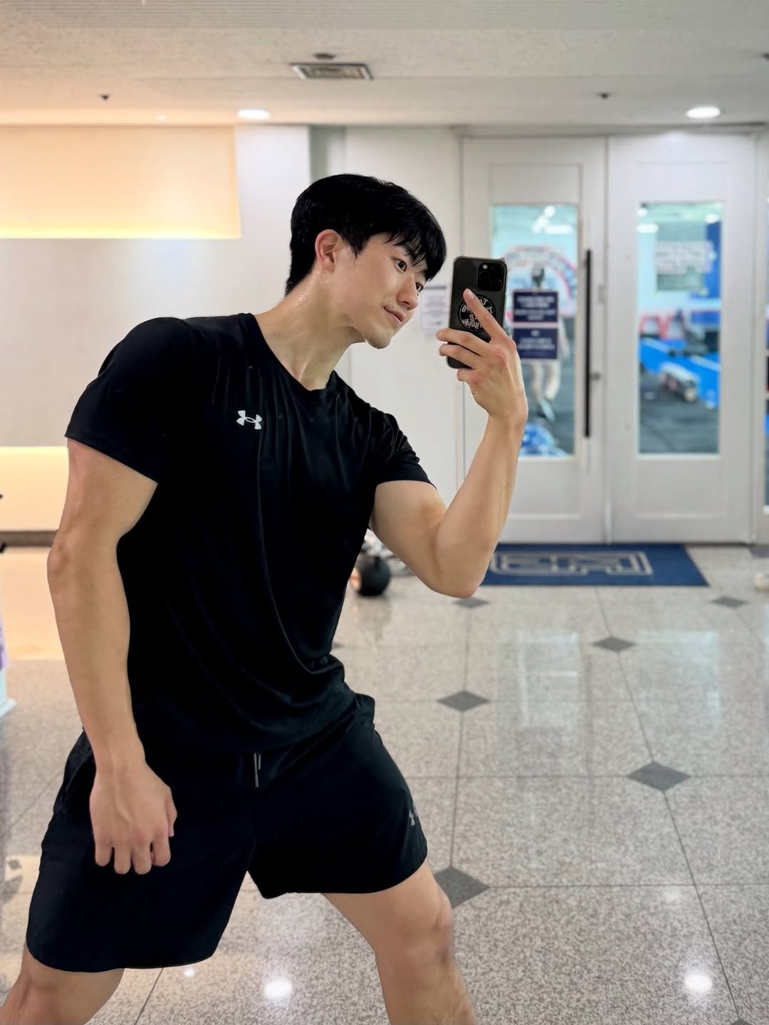 Photo by 민규 in F45 Training Hannam with @f45_training_hannam. May be an image of one or more people, biceps, activewear, sweatpants, sportswear and text.