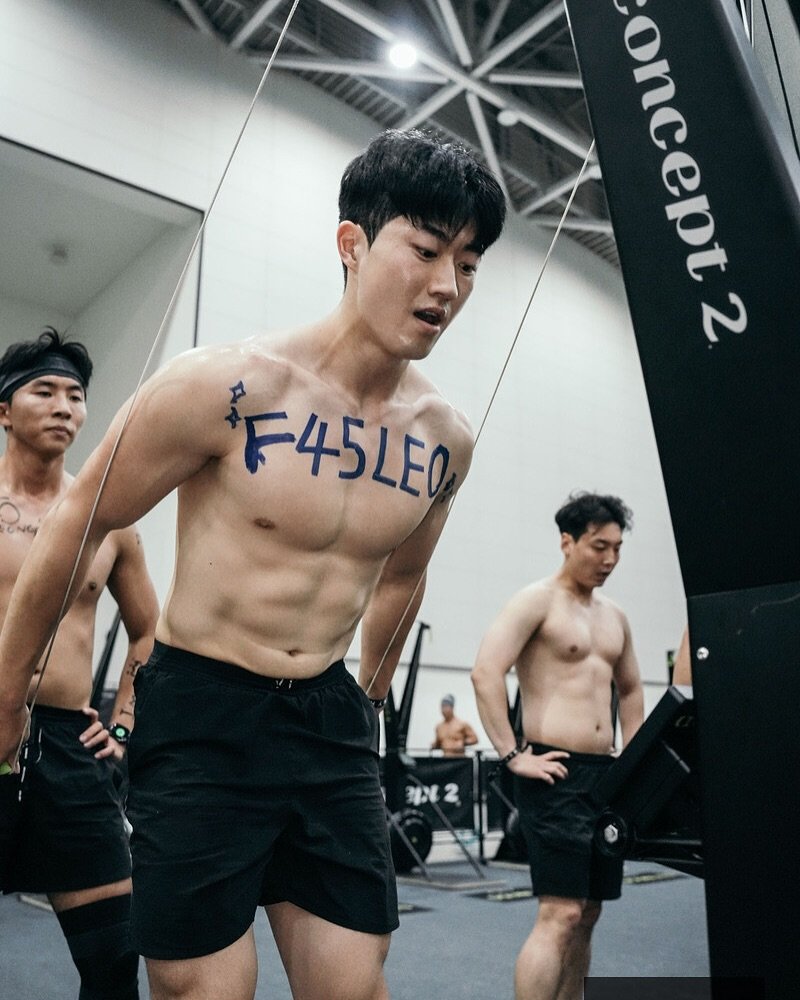 Photo shared by 민규 on May 19, 2025 tagging @f45_training, @hyroxworld, @f45_training_gongdeok, @f45_training_korea, and @hyroxkor. May be an image of 2 people, biceps, underwear and text that says 'oncept2 2 F45LE A 경게 2 ¥2 2'.