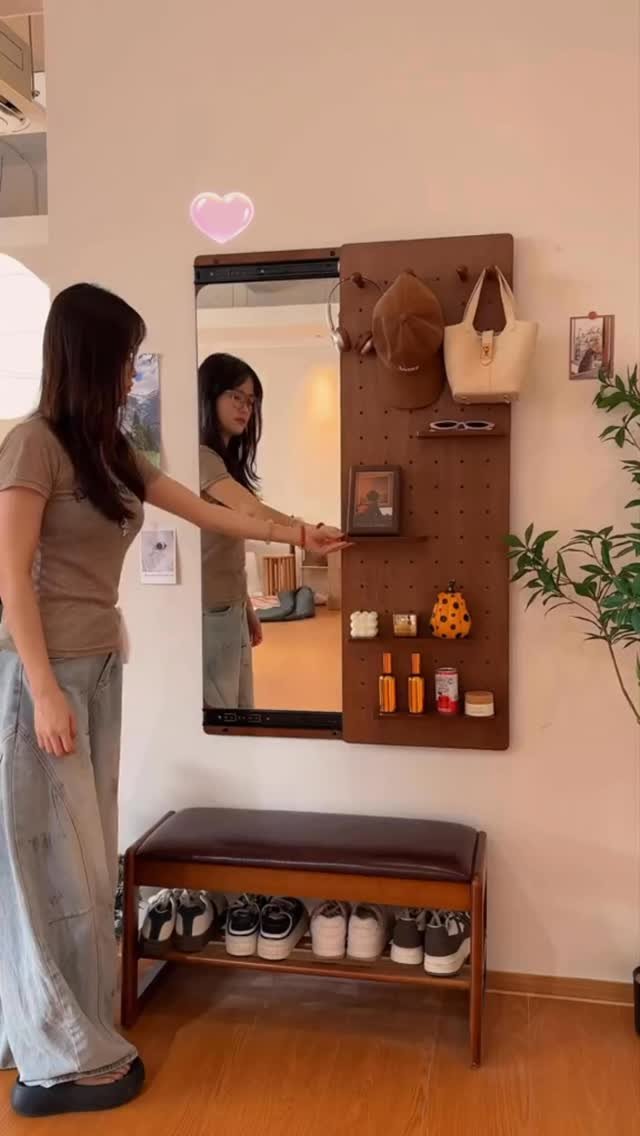 worldhot_item 게시물 이미지: "🖤 공간 활용 끝판왕 미러 수납장!

내 방 분위기 순삭으로 바꿔줄 치트키...