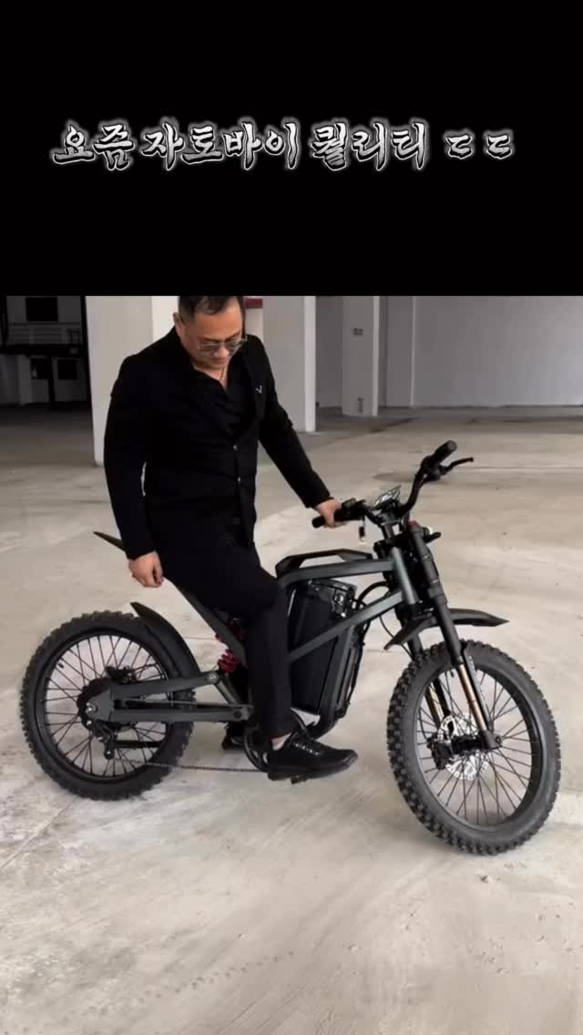 worldhot_item 게시물 이미지: ”⚡️ 압도적인 존재감, 힙한 전동 바이크

길 위를 가르는 순간, 모든 시선이...