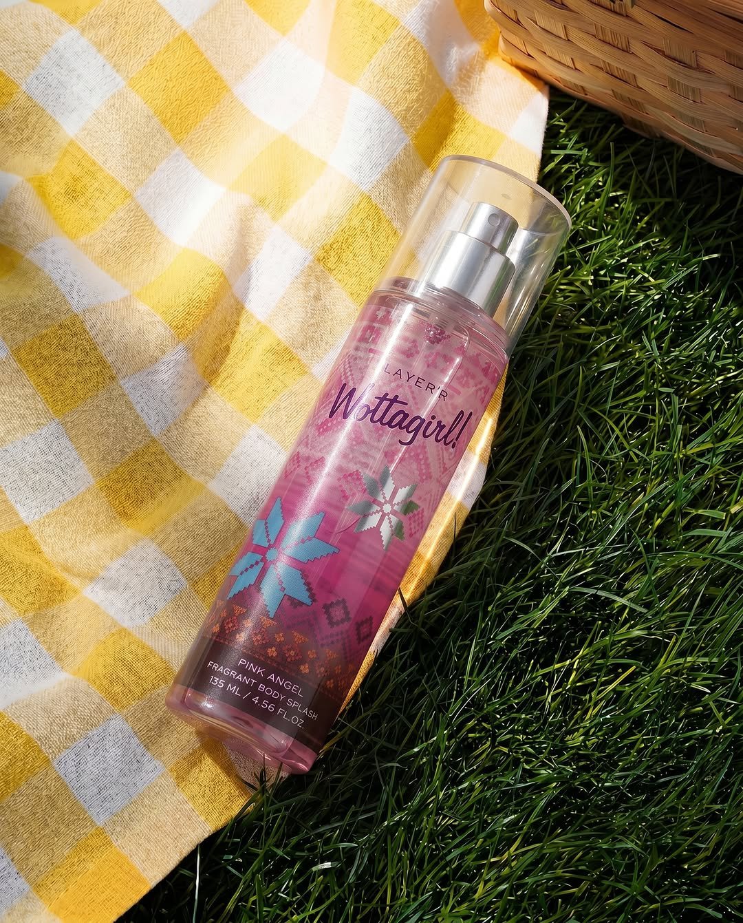 wottagirl.official 게시물 이미지: The scent of spontaneous plans, sunlit moments...