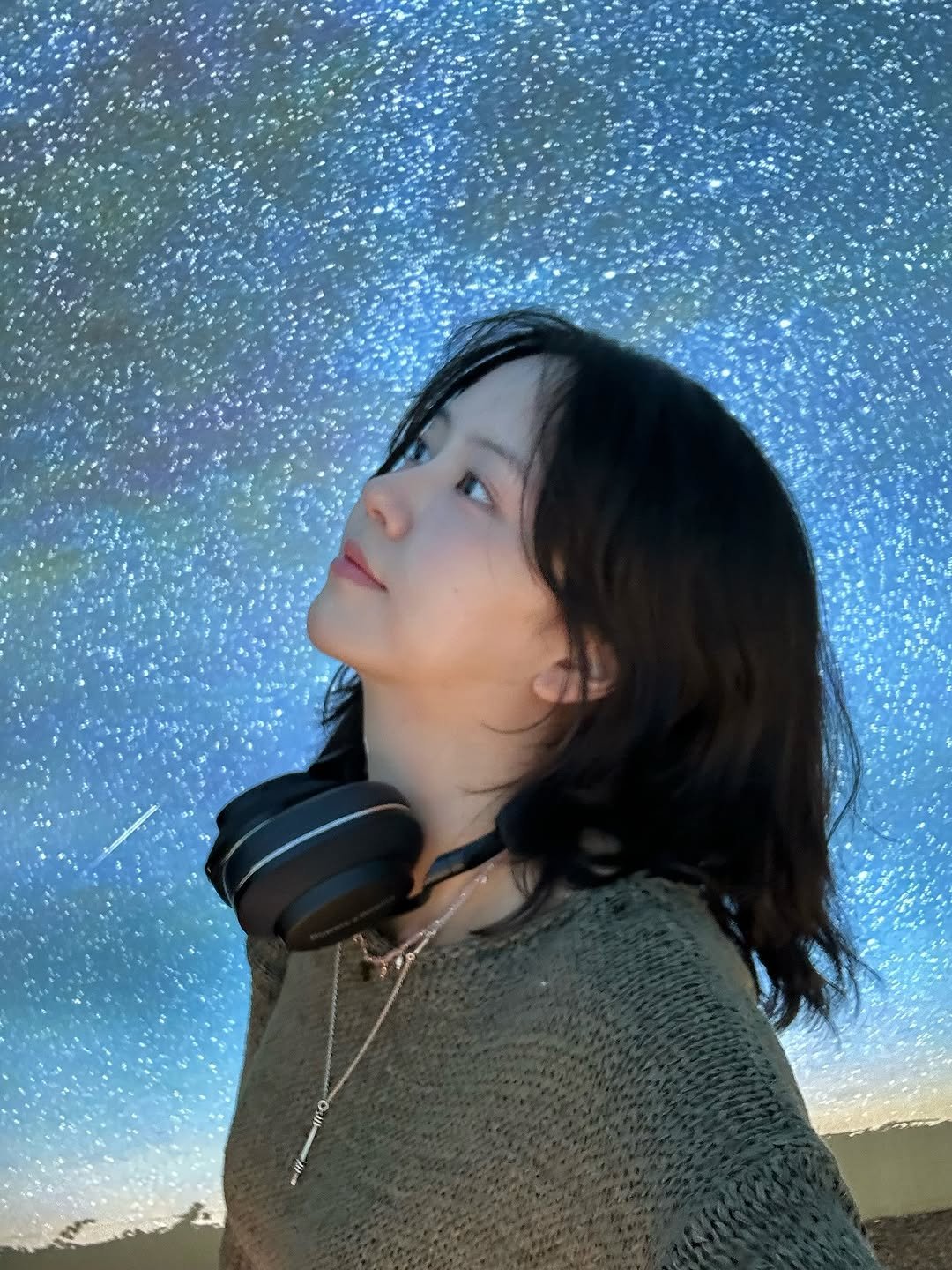 Photo by 김소현 on October 06, 2025. May be an image of 1 person, telescope, turtleneck, outdoors and text.