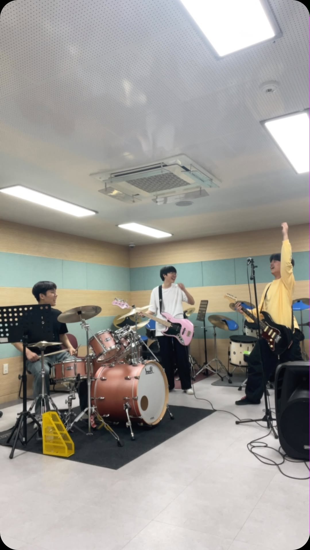 woxnja_1 게시물 이미지: 드럼 3명이 모이면 생기는 일

#밴드 
@thealpaca_official...