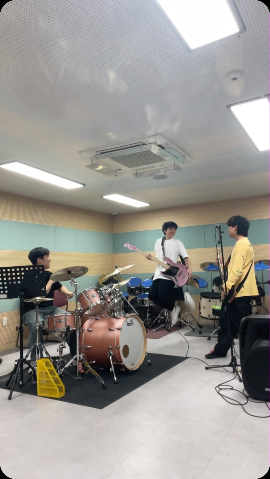 woxnja_1 게시물 이미지: 드럼 3명이 미치면 생기는 일 
(마지막에...