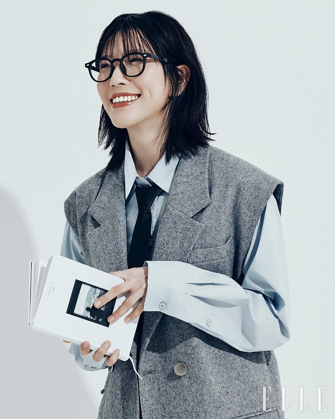 writer_winter 게시물 이미지: 거짓말 같지만? 엘르 4월호와 인터뷰했습니다.(진짜로..) 사진산문집 <모르는 채로...