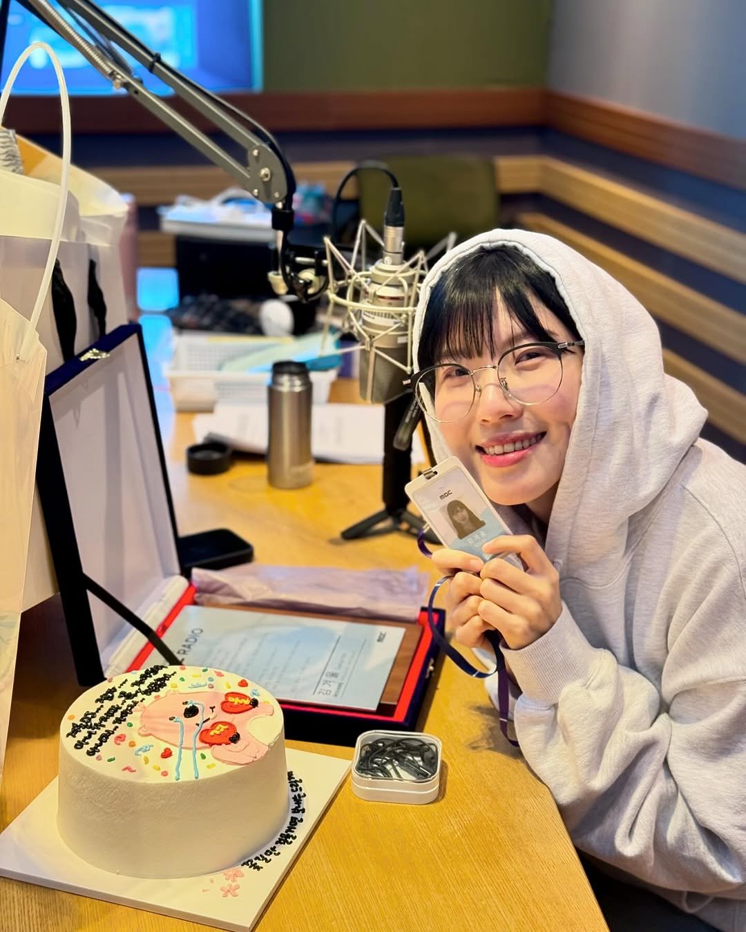writer_winter 게시물 이미지: 2019년 10월부터 진행했던 MBC <라디오 북클럽 김겨울입니다>를...