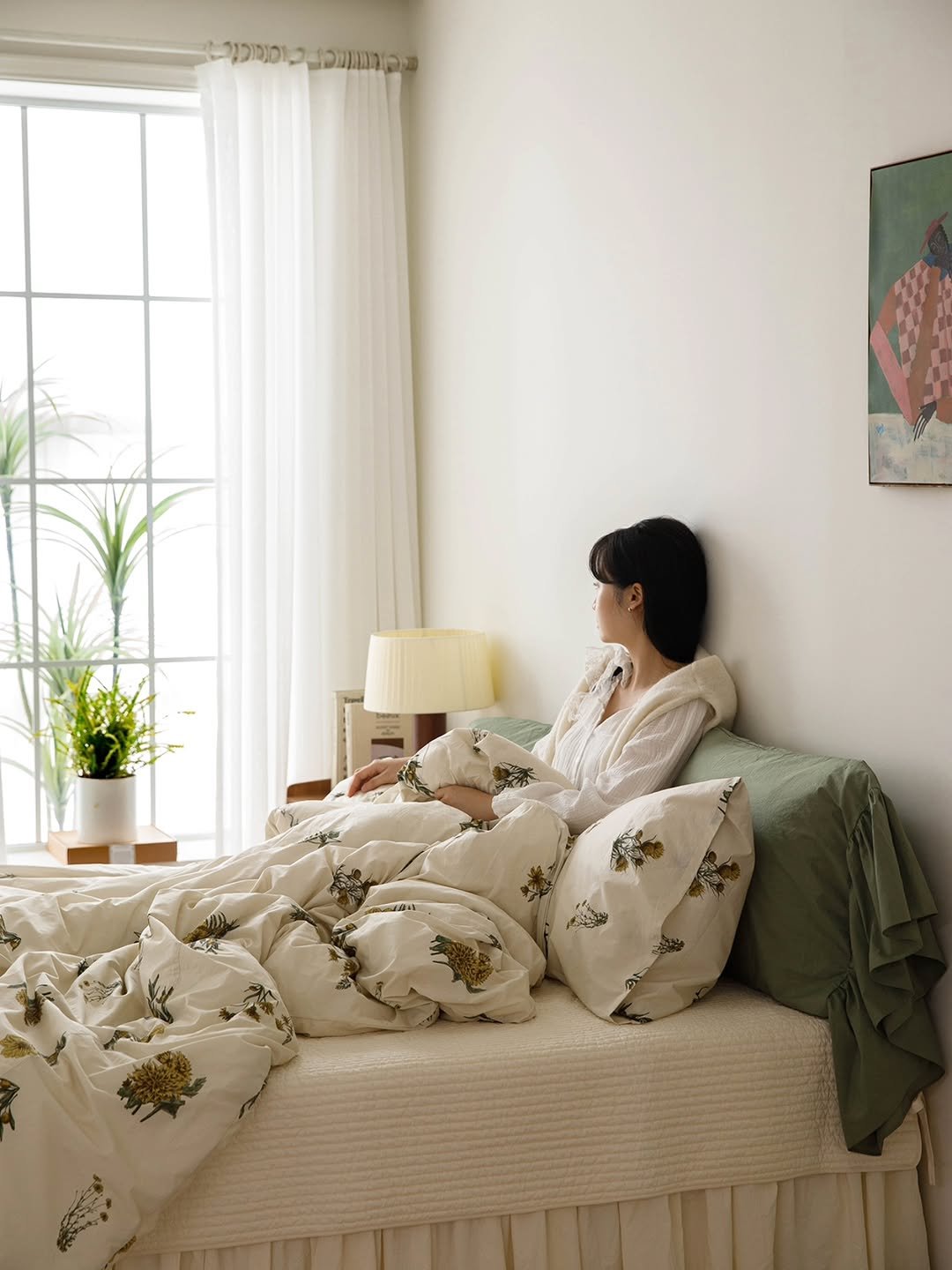 Photo by 엘레나하임 on September 25, 2025. May be an image of 1 person, sleepwear, mattress, bed, bedroom, indoors and text.