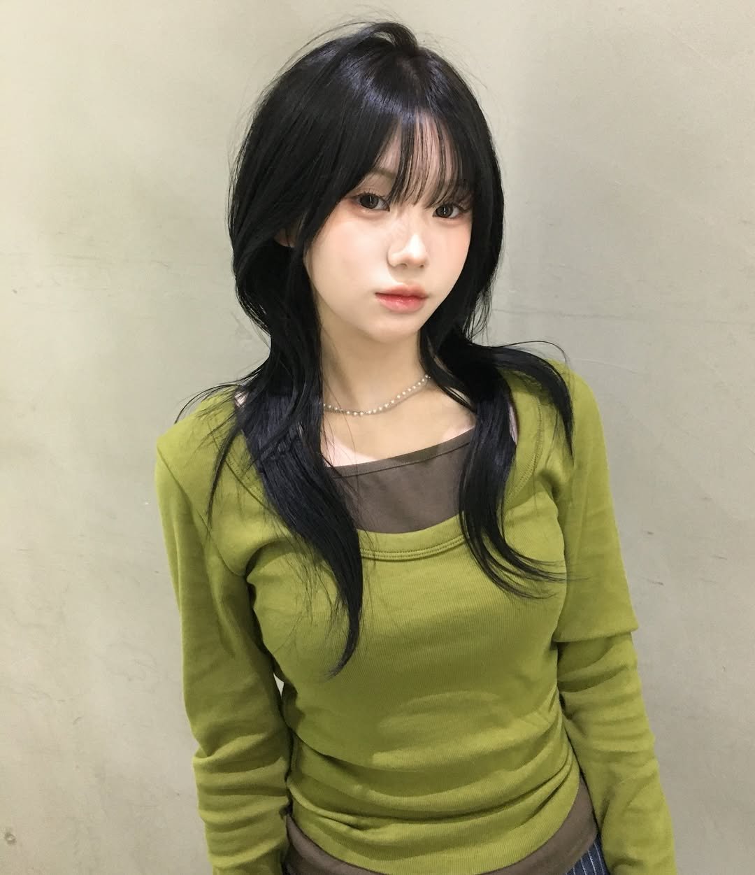 Photo shared by 광주미용실 비쥬얼아우라 주이 on January 03, 2026 tagging @x_5e8. May be an image of one or more people, braids, bangs, long hair, top and text.