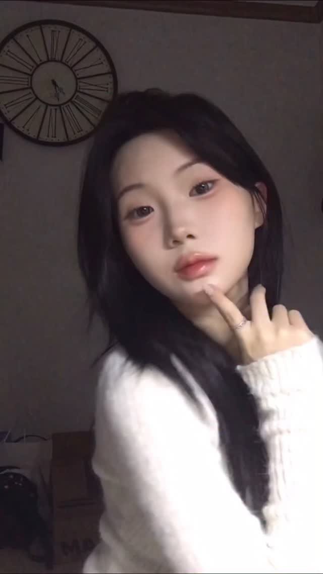 x_5e8 게시물 이미지: 봄웜 데일리 메이크업 🍑🩷
#fyp #reels...