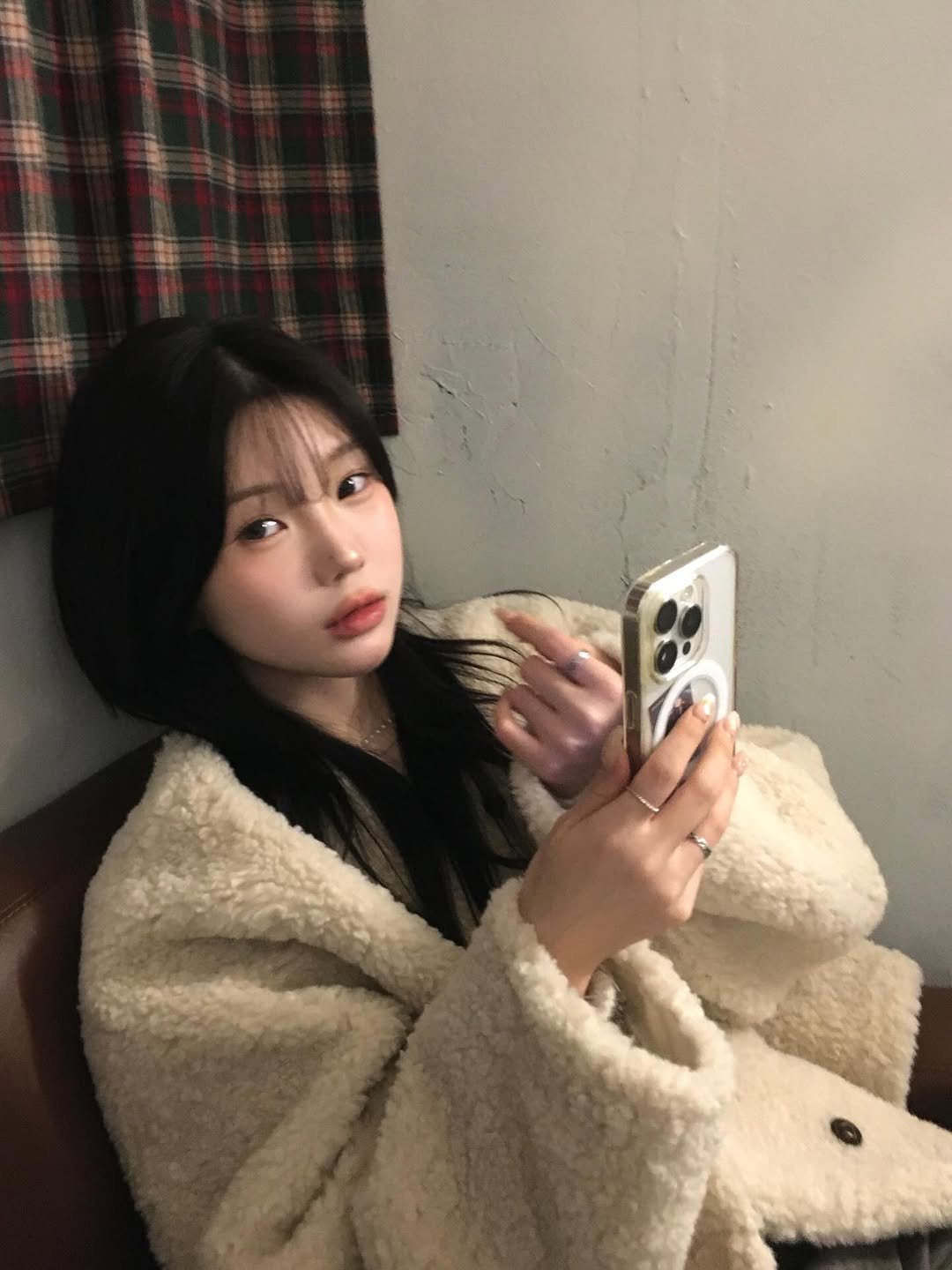 Photo by 강다인 on December 22, 2025. May be an image of one or more people, hair, duffle coat, phone, parka and text.