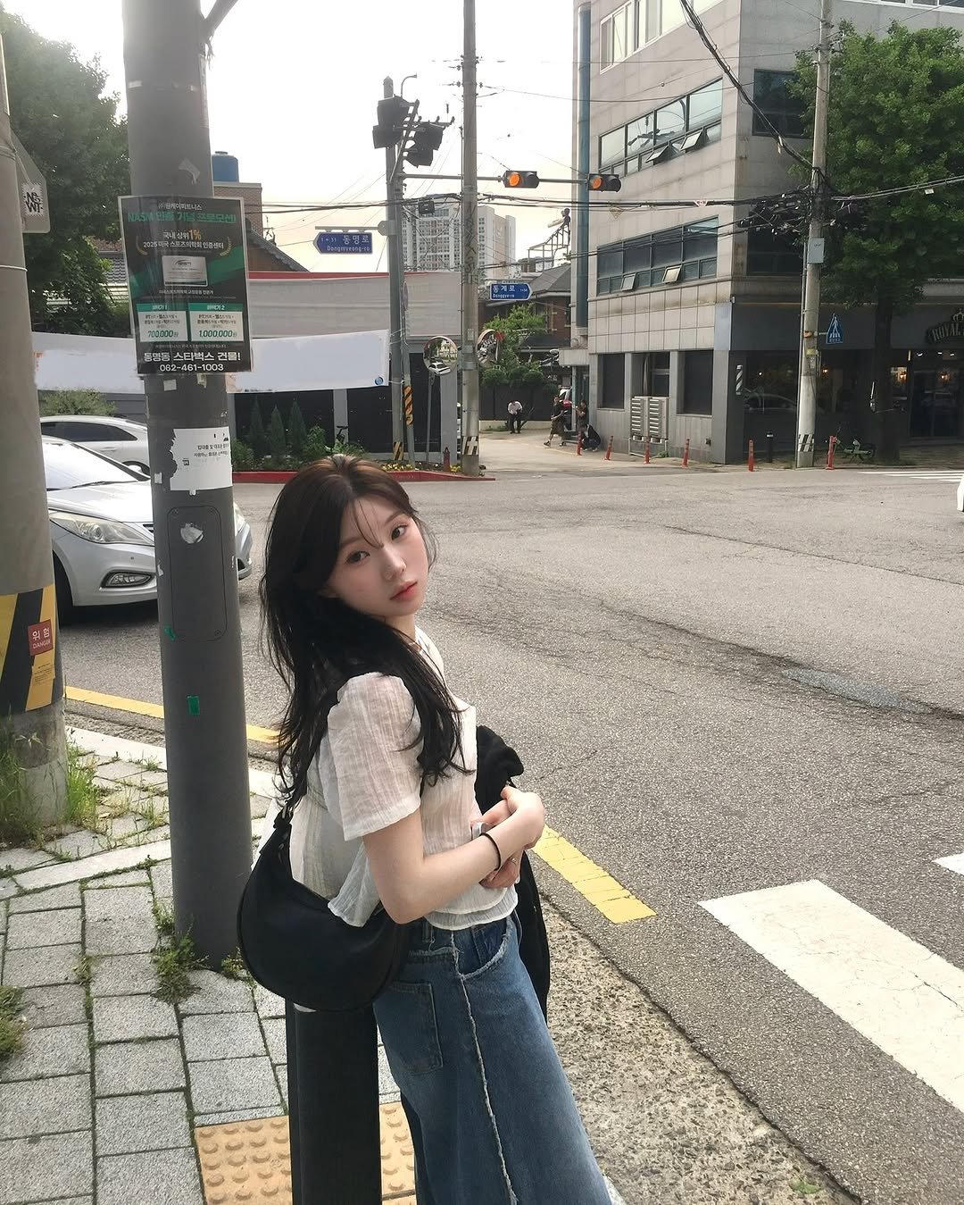 Photo by 강다인 on May 19, 2025. May be an image of 5 people, hair, street and text.