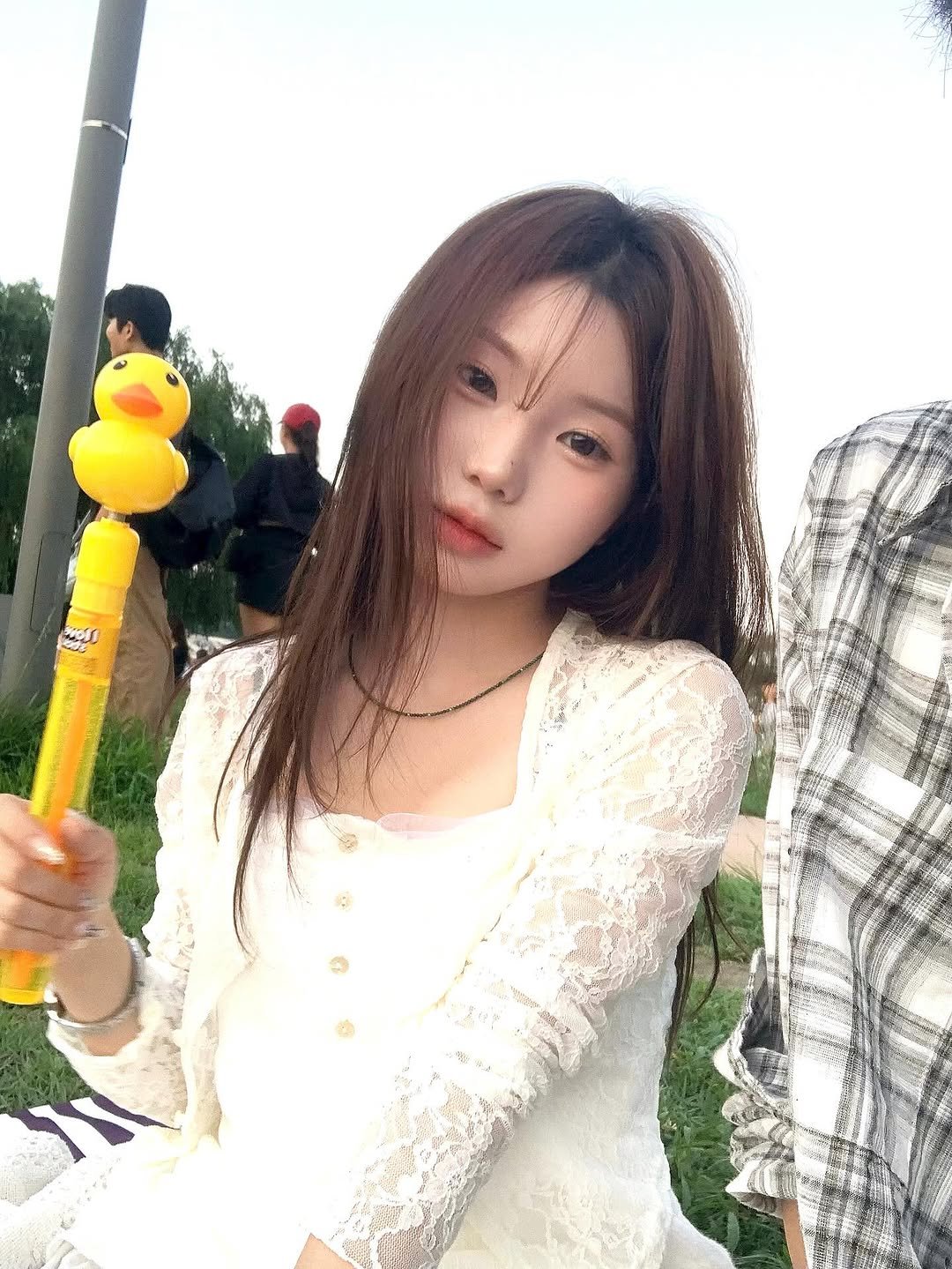 Photo by 강다인 on August 12, 2025. May be an image of 2 people, hair, parasol, outdoors and text.