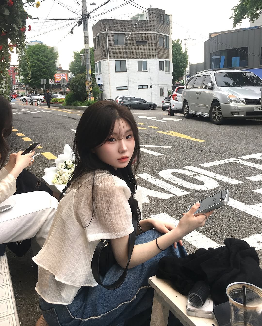 Photo by 강다인 on May 18, 2025. May be an image of 2 people, hair, top and text.