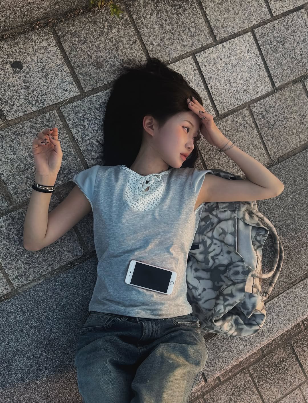 x_5e8 게시물 이미지: 바닥에 누브면 지지해요