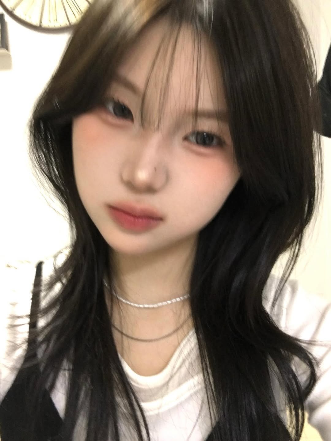 Photo by 강다인 on October 21, 2025. May be an image of one or more people, hair and text.