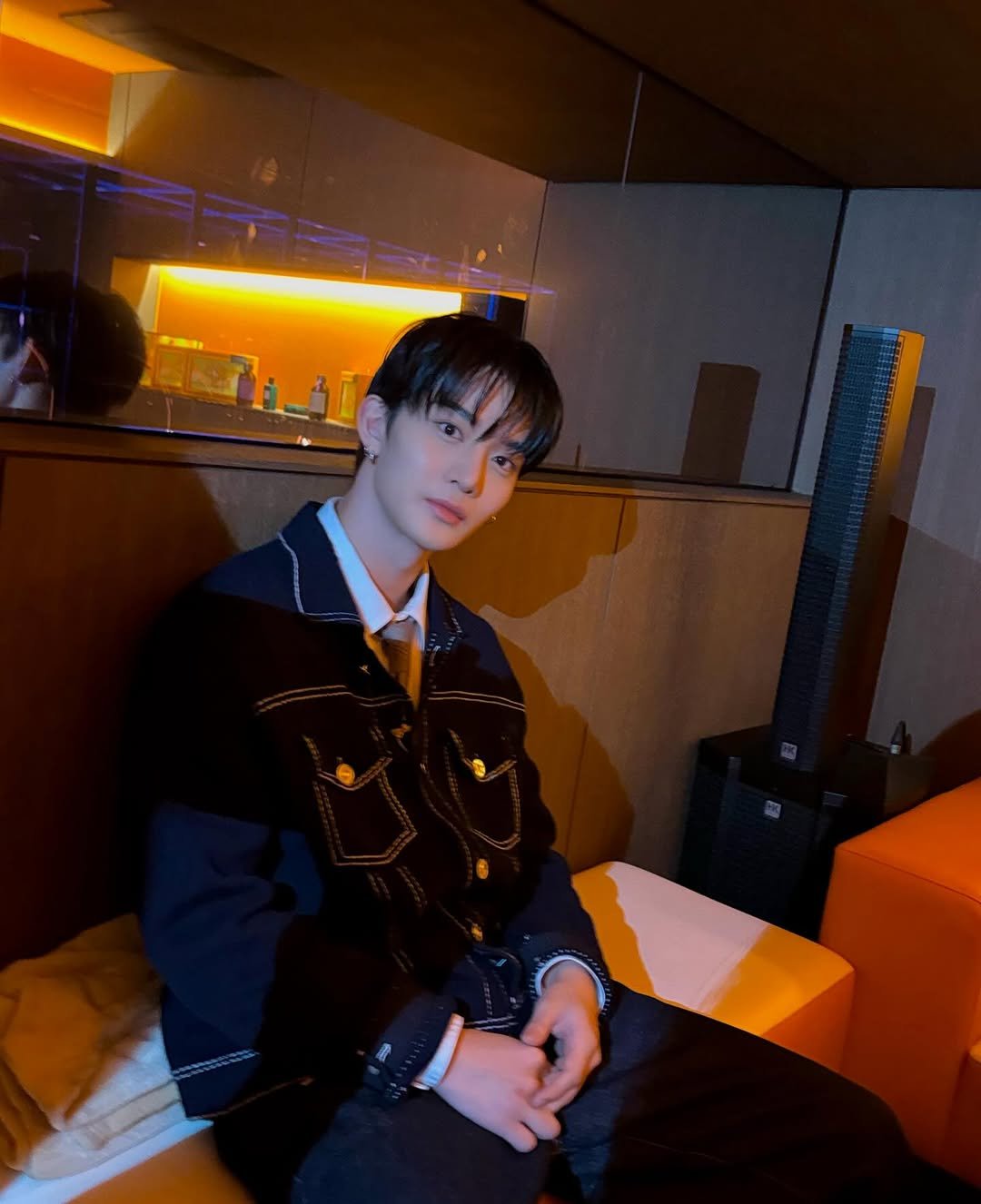 Photo by 배진영  BAEJINYOUNG on December 12, 2025. May be an image of one or more people, hair and bolo tie.