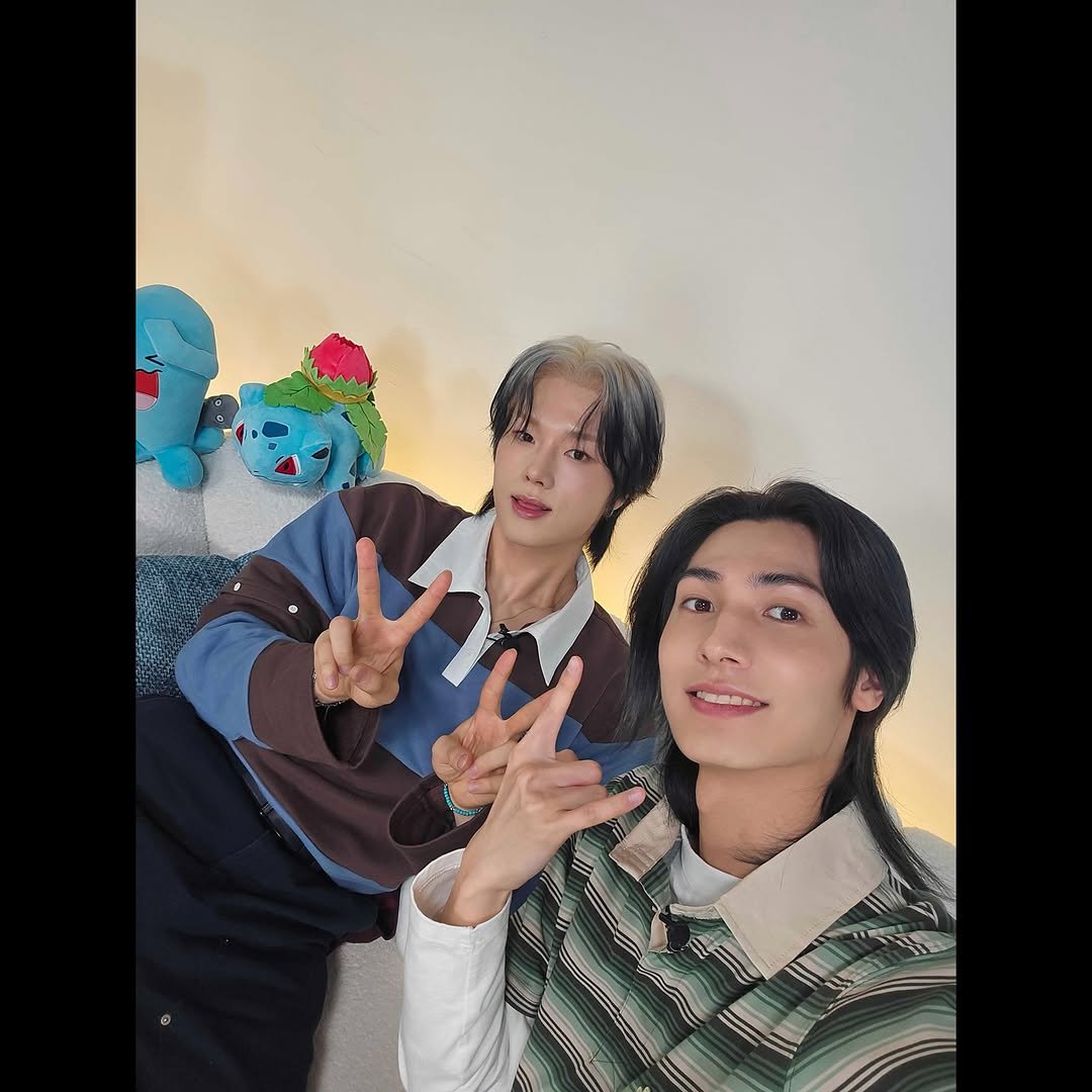 xdinaryheroes_official 게시물 이미지: ⠀
[ #Xtra_Scenes ]

덕력 뿜뿜하고 온 시간✨
포켓폰 덕후 우리...