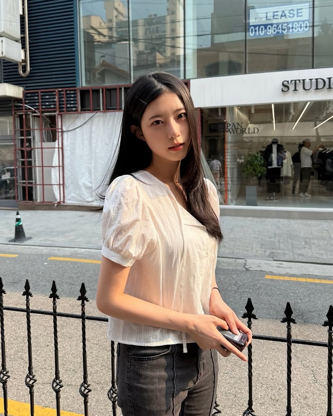 Photo shared by 이자민 on May 30, 2025 tagging @ganaesra. May be an image of 4 people, mannequin, top and text that says 'LEASE 010-96451800 STUDI'.