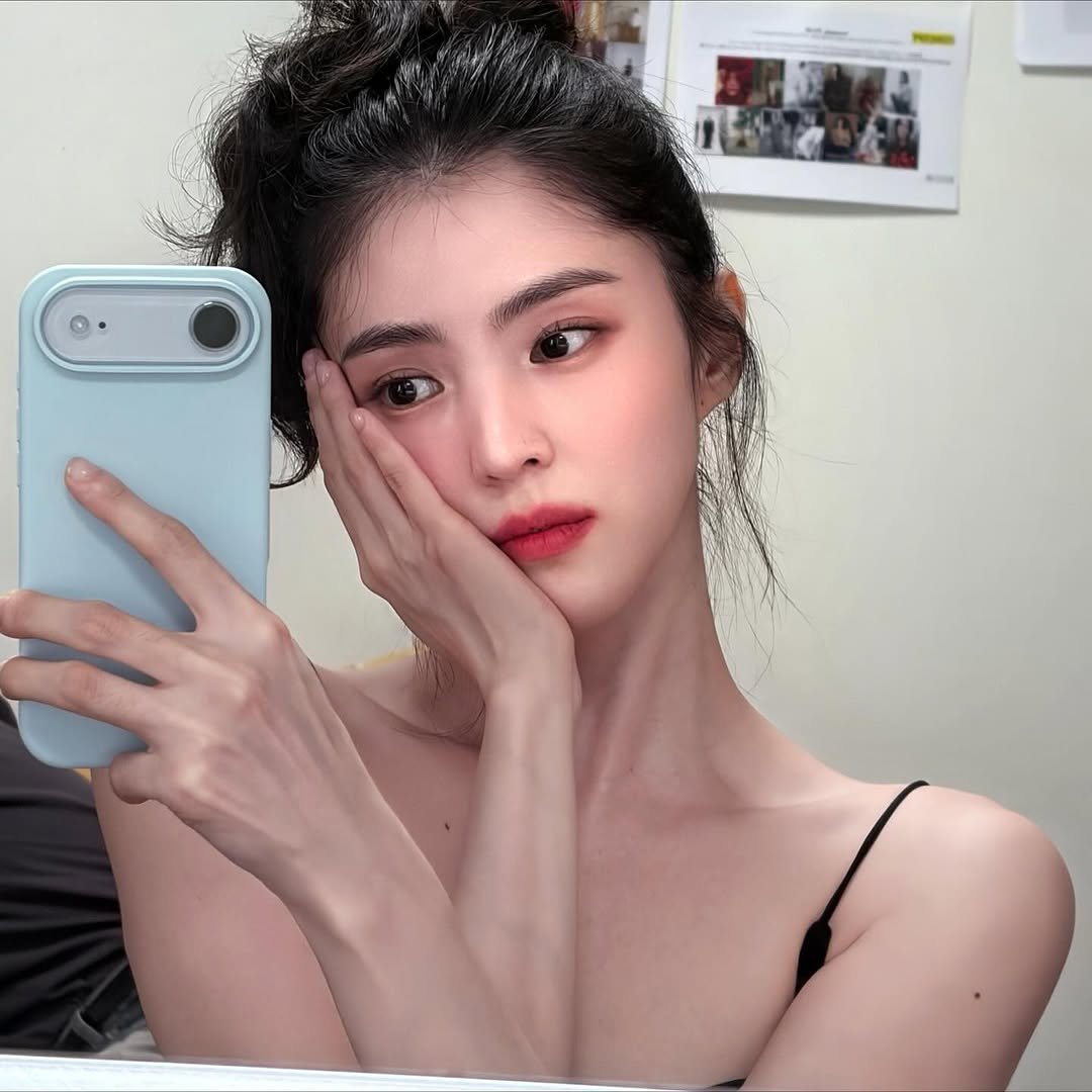 Photo by 한소희 on October 20, 2025. May be a selfie of one or more people, hair, phone, mirror and text.