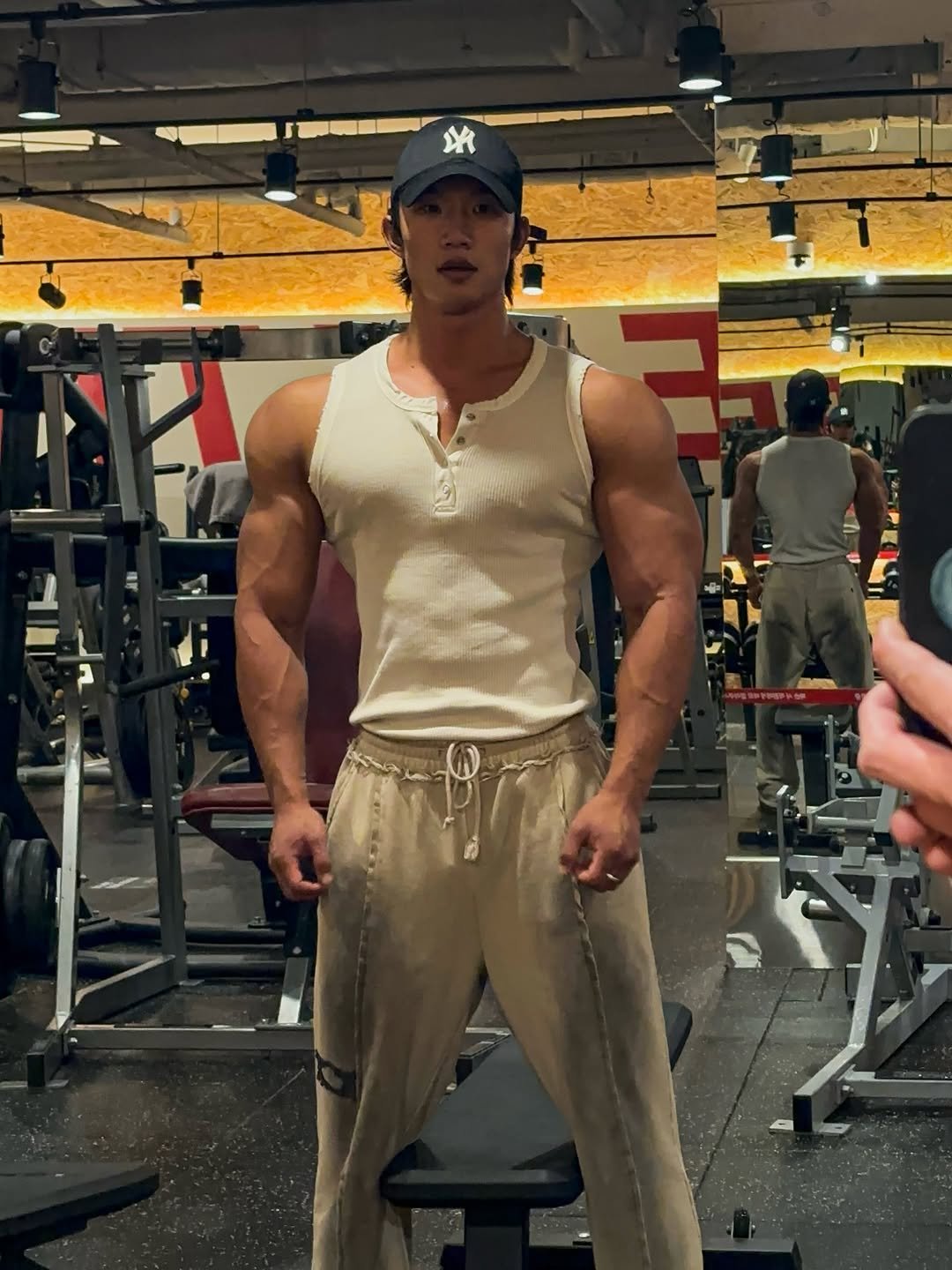 Photo by 손제원 on August 01, 2025. May be an image of 3 people and people bodybuilding.
