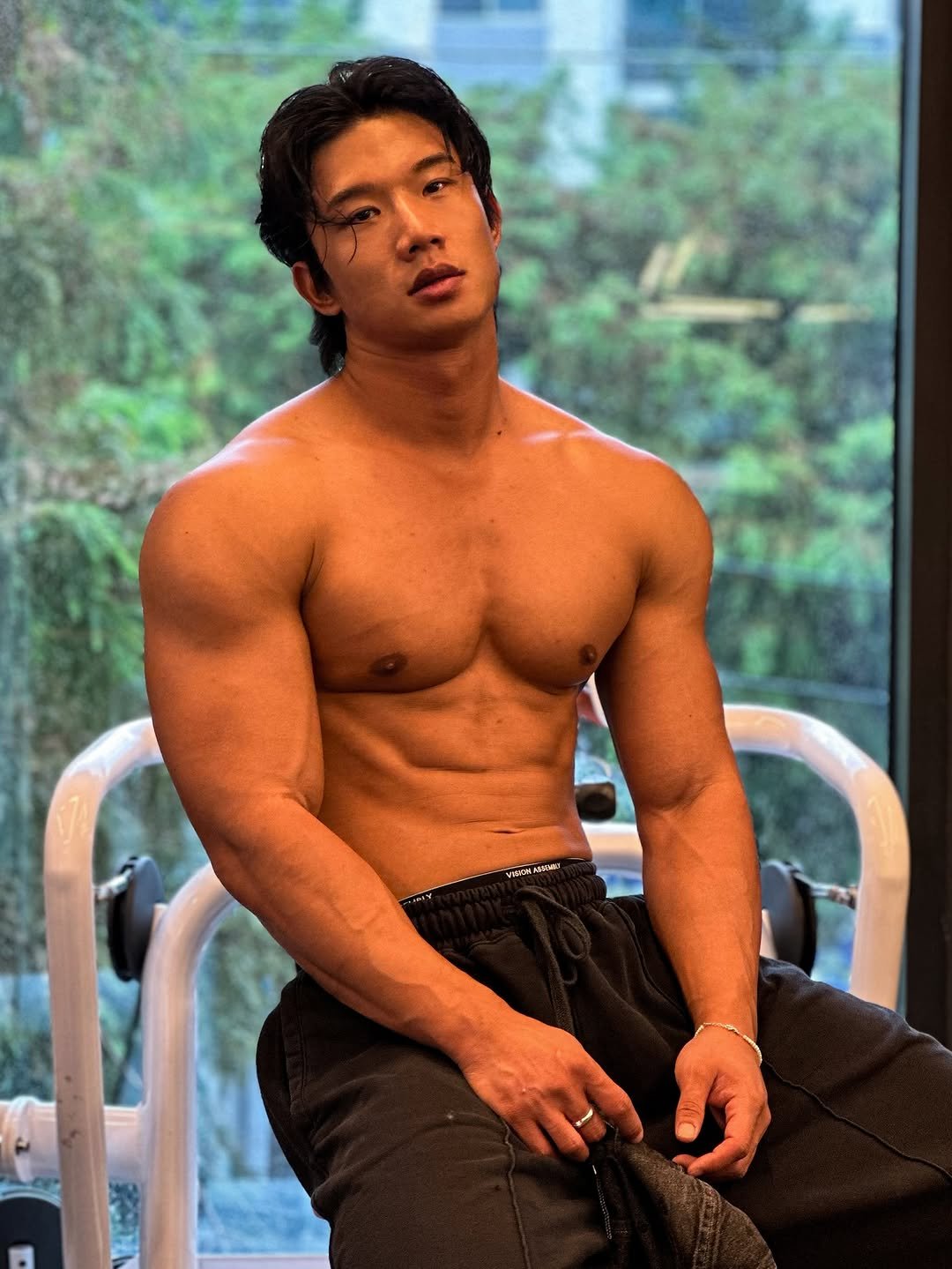 Photo by 손제원 on September 08, 2025. May be an image of 1 person, biceps, body building, sportswear and text.