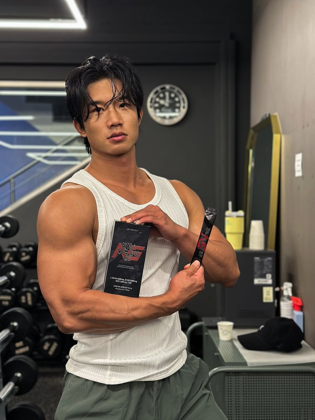 Photo shared by 손제원 on September 17, 2025 tagging @nsprotein_official. May be an image of 1 person, biceps, body building, activewear, sportswear, tanktop and text.