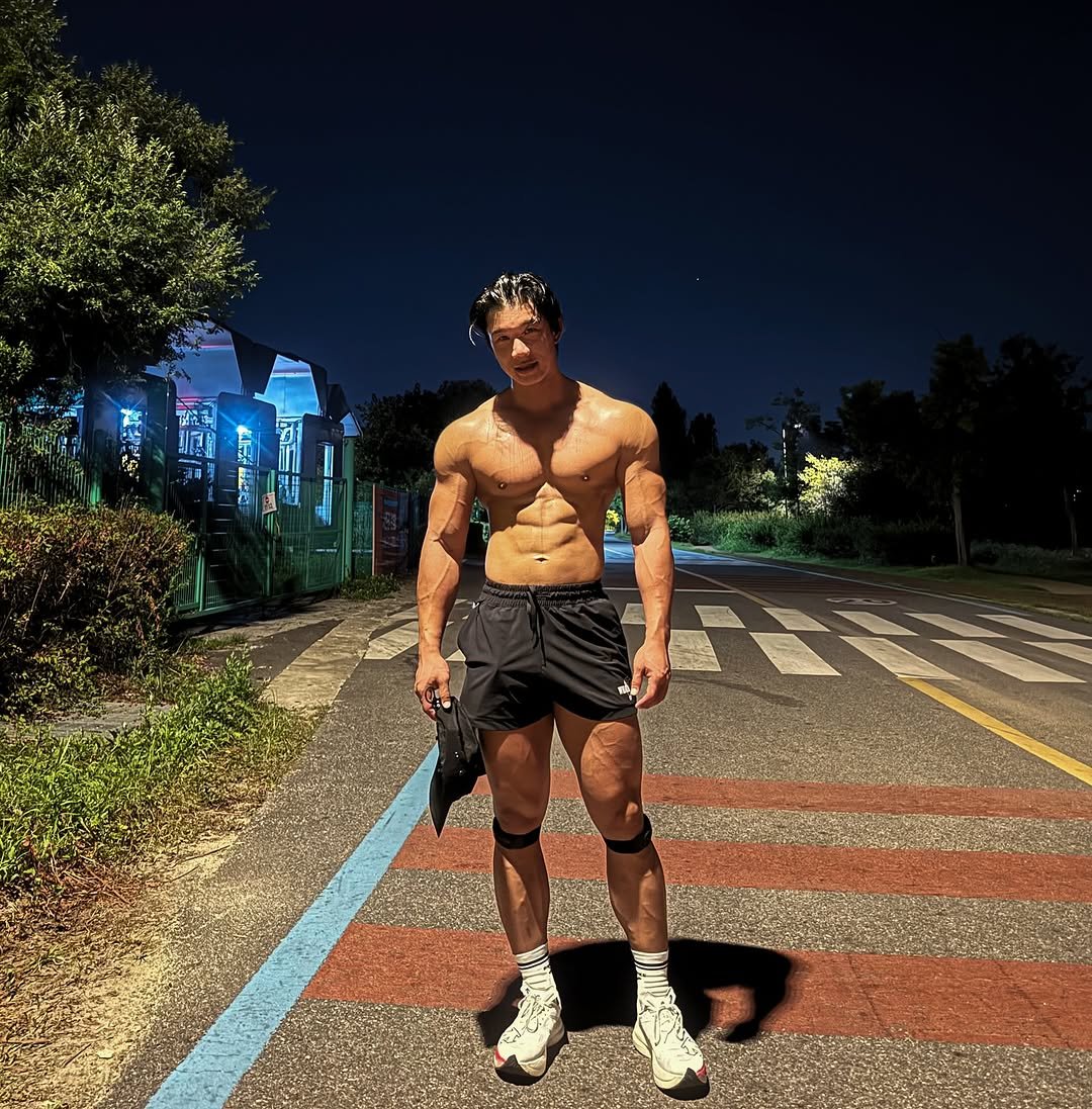 Photo shared by 손제원 on July 27, 2025 tagging @volante.kr. May be an image of 1 person, road and text.
