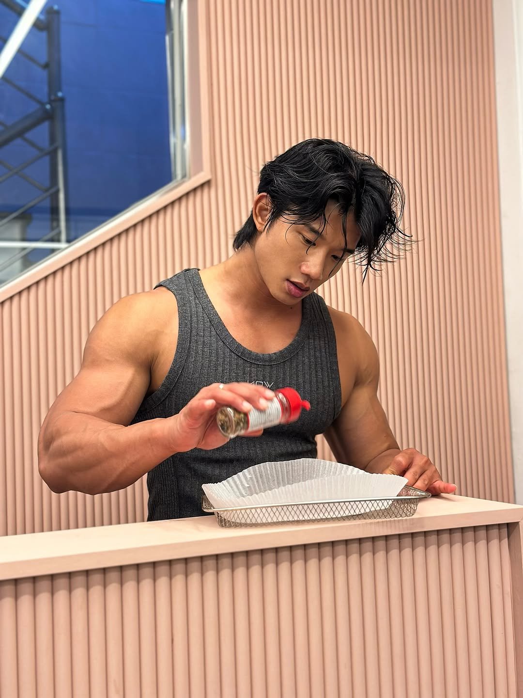 Photo shared by 손제원 on September 21, 2025 tagging @official_woninow. May be an image of 1 person, biceps, body building, sportswear and text.