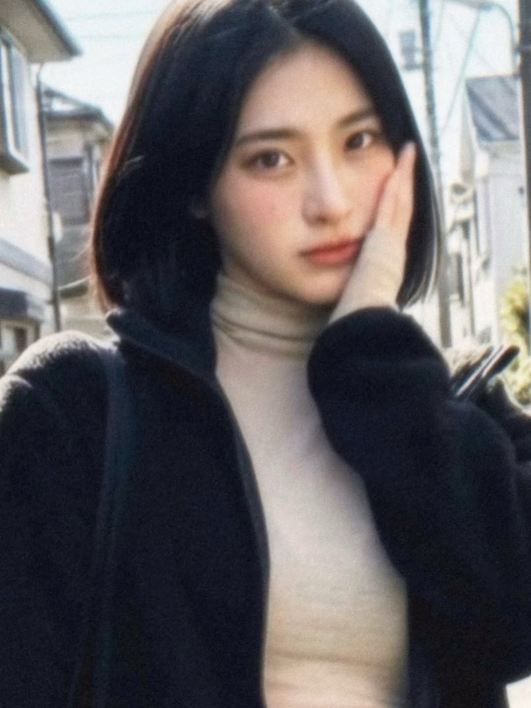 Photo by 조한나 on February 26, 2026. May be an image of one or more people, hair, duffle coat, top, turtleneck and text.