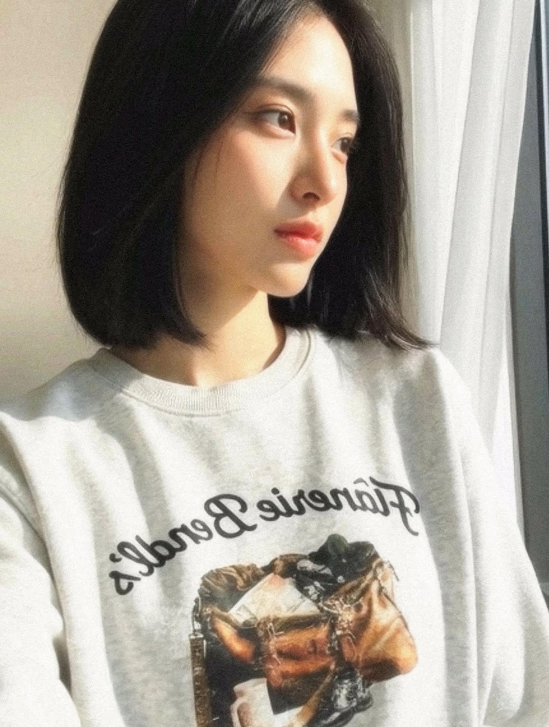 Photo by 조한나 on February 14, 2026. May be an image of one or more people, hair, top, turtleneck, sweatshirt and text.