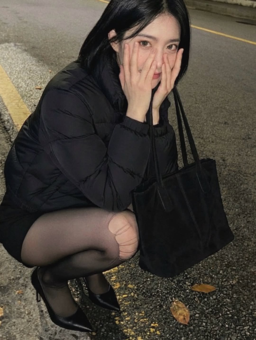 Photo by 조한나 on January 10, 2026. May be an image of one or more people, hair, tights, fishnet stockings, miniskirt and text.