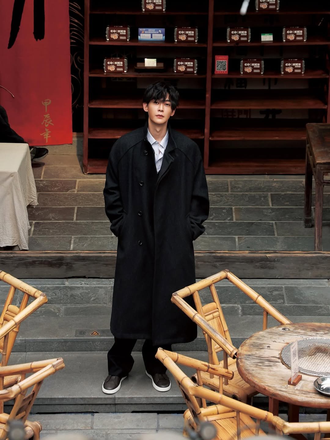 Photo by 唐晓天𝘿𝙖𝙙𝙙𝙞 on November 30, 2025. May be an image of duffle coat, goosedown coat, overcoat, bath robe, parka and text.