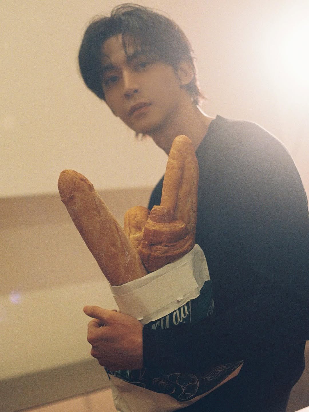 Photo by 唐晓天𝘿𝙖𝙙𝙙𝙞 on October 22, 2025. May be an image of baguette and text.
